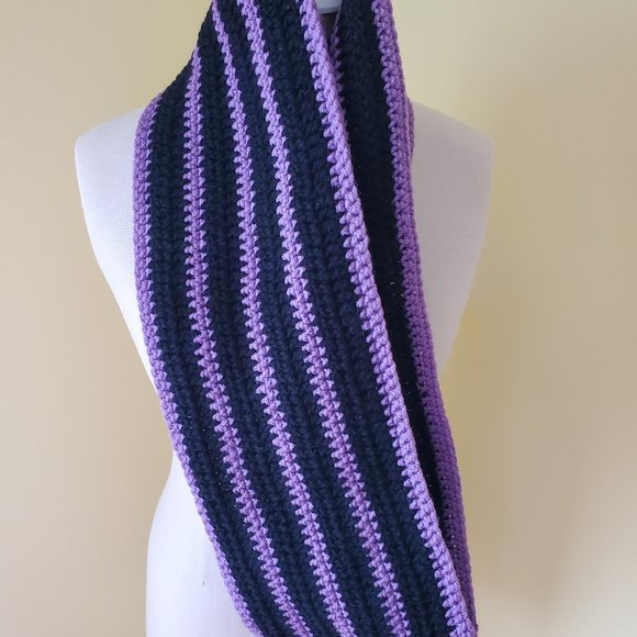 Crochet Black and Purple Stripe Cowl/New - Picture 4 of 5